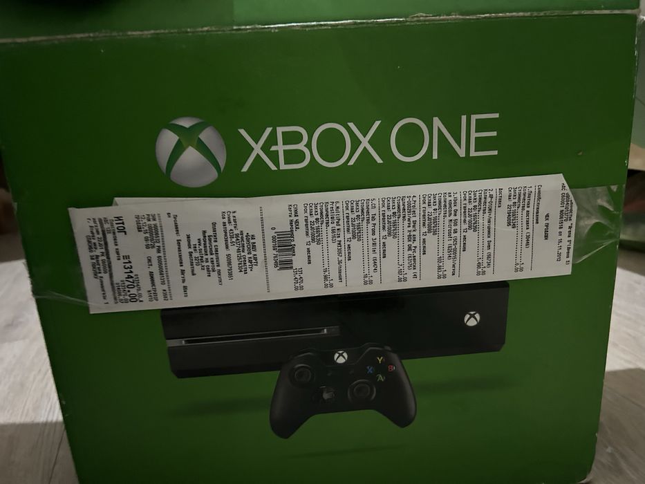 XBOX ONE, объем памяти 500 gb, 2 оригинальных геймпада