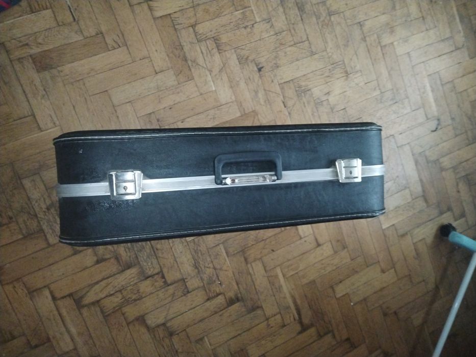 Ретро куфар черен