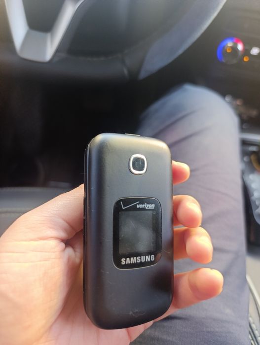 Samsung gusto-3 PERFECTUM orginal yangii kam ishlatilgan. SROCHNI !!!