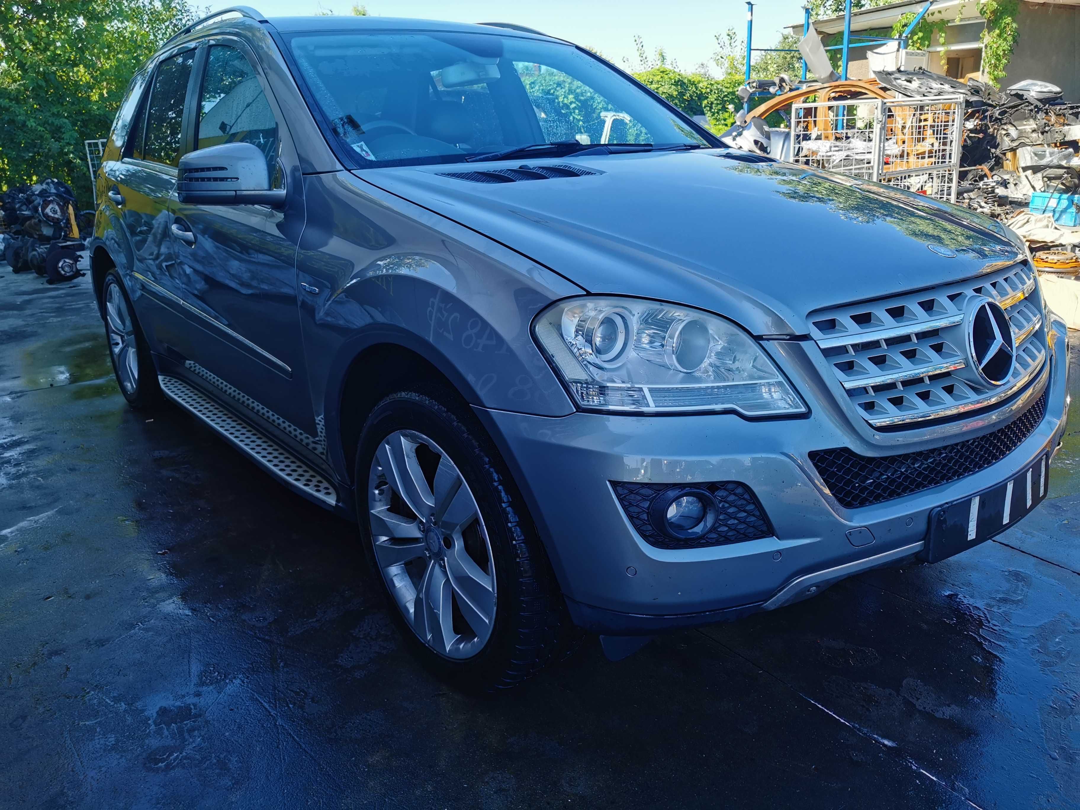 Dezmembrez mercedes ml w164 facelift/bara fata/far/capota/haion/ml 350