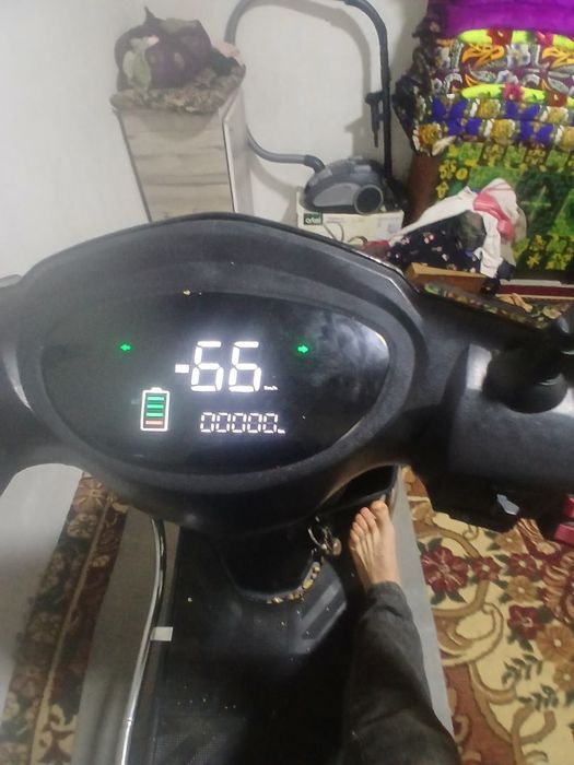 Elektro dugali Skutr sotiladi