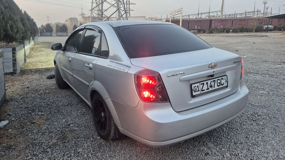 Lacetti 1.8 2010 idiyalni