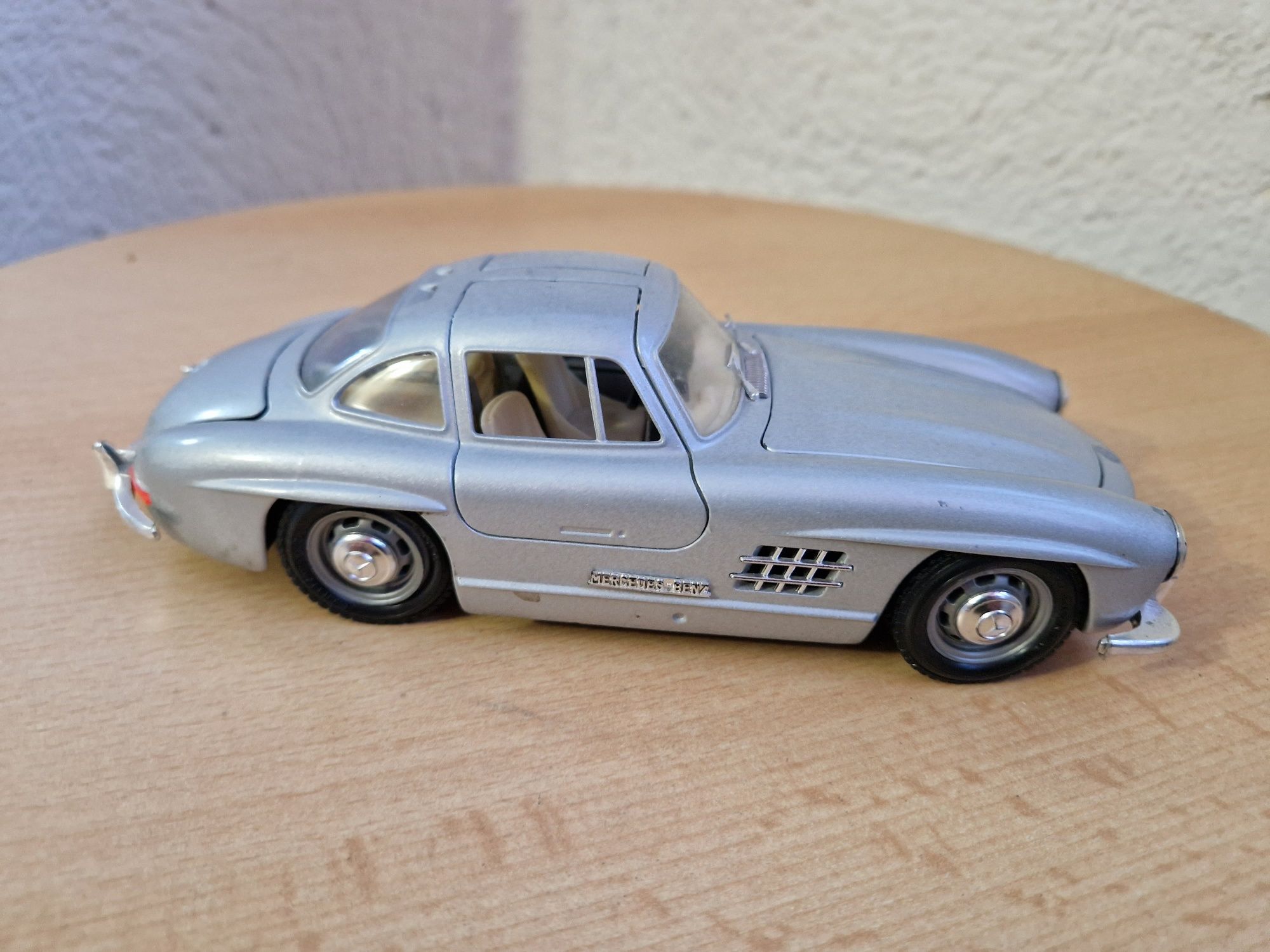 Machetă metalica Mercedes 300 SL. Scara 1/24.