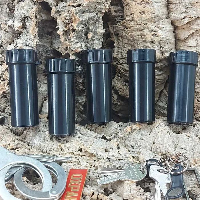 Бокс для ключей длина 4 см, ширина 4 см, высота 11 см.