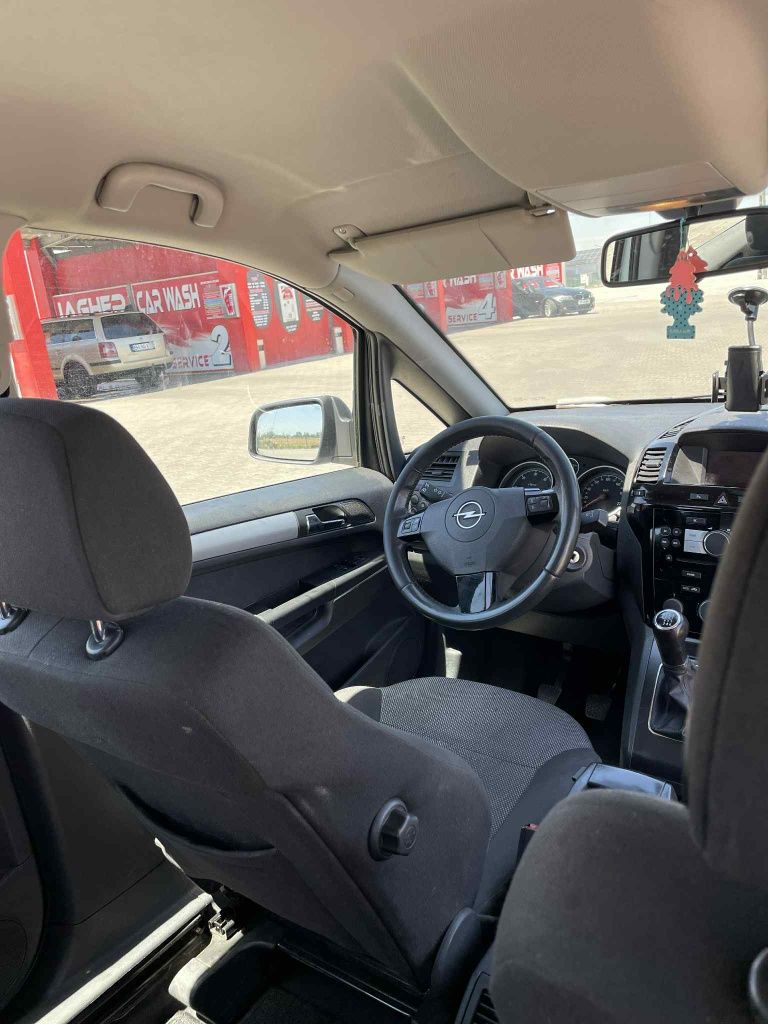 Opel zafira 2012