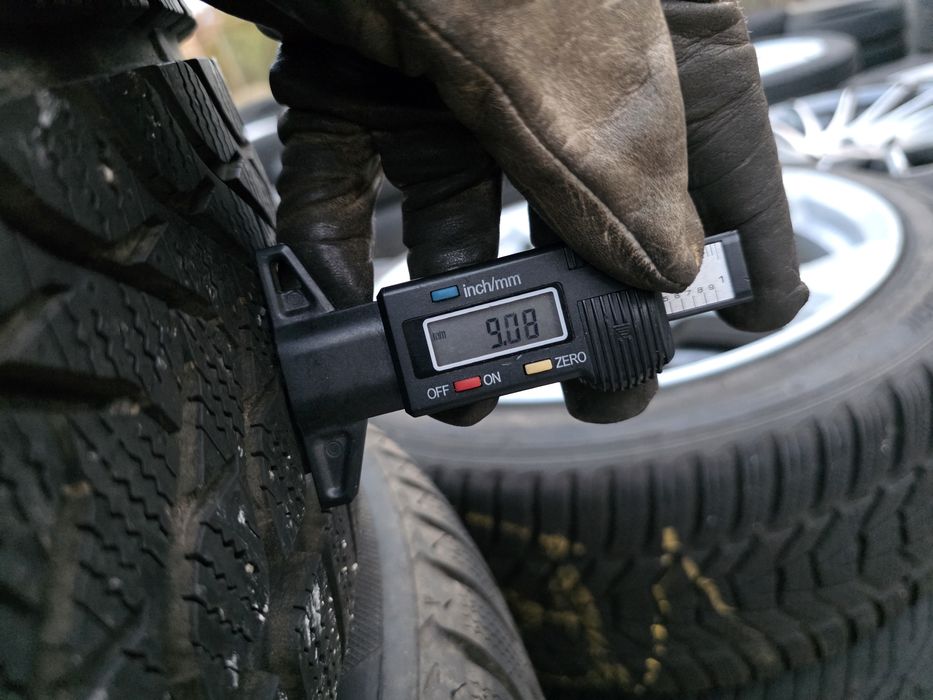 4бр Зимни гуми 215 50 17 - Lassa