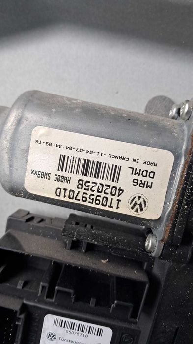 motora cu modul geam usa stanga Vw Caddy cod 1K0959793J / 1T0959701D