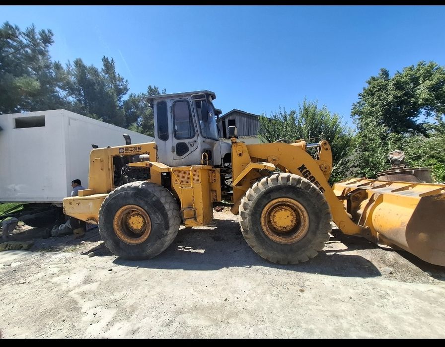 Погрузчик сотилади