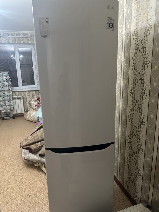 Продам Холодильник LG