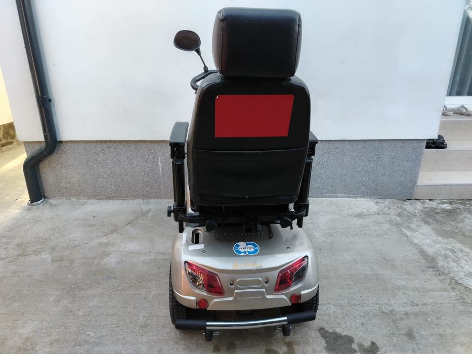 Cărucior scuter electric persoane cu dizabilități