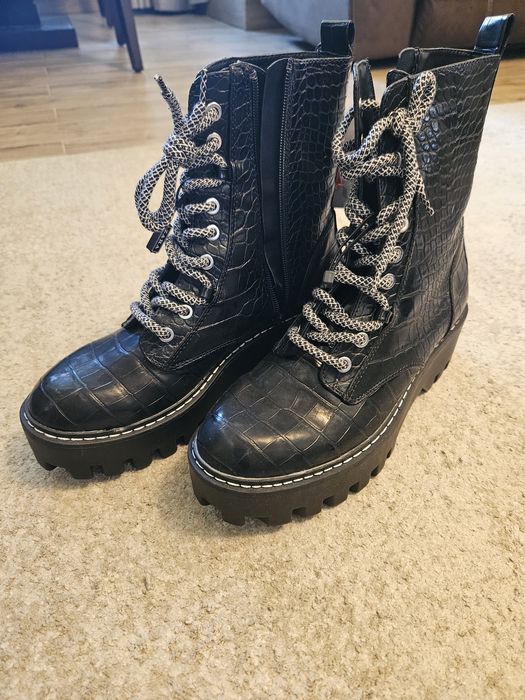 Ghete pana la glezna, Zara negre, marimea 39. Produs nou cu eticheta.