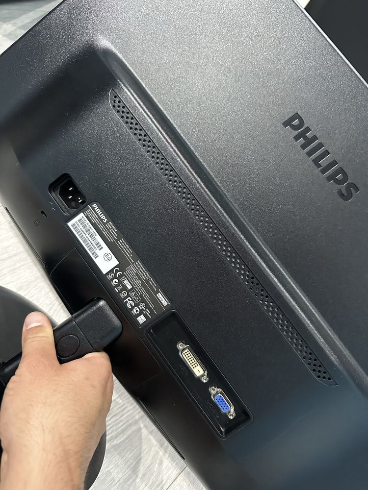Монитор Philips 226V3L