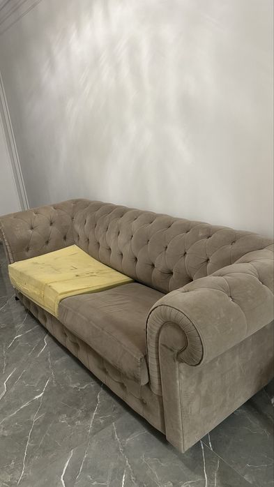 Продаю стильный диван в классическом стиле!