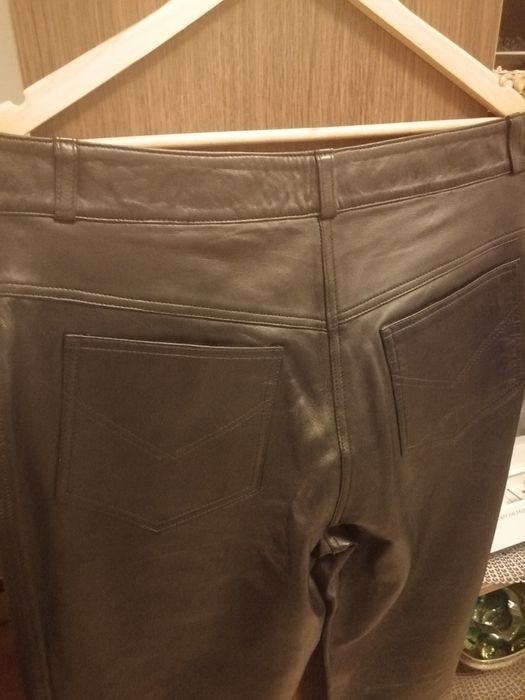 Set costum de piele NOU cu eticheta de calitate superioară /Spania