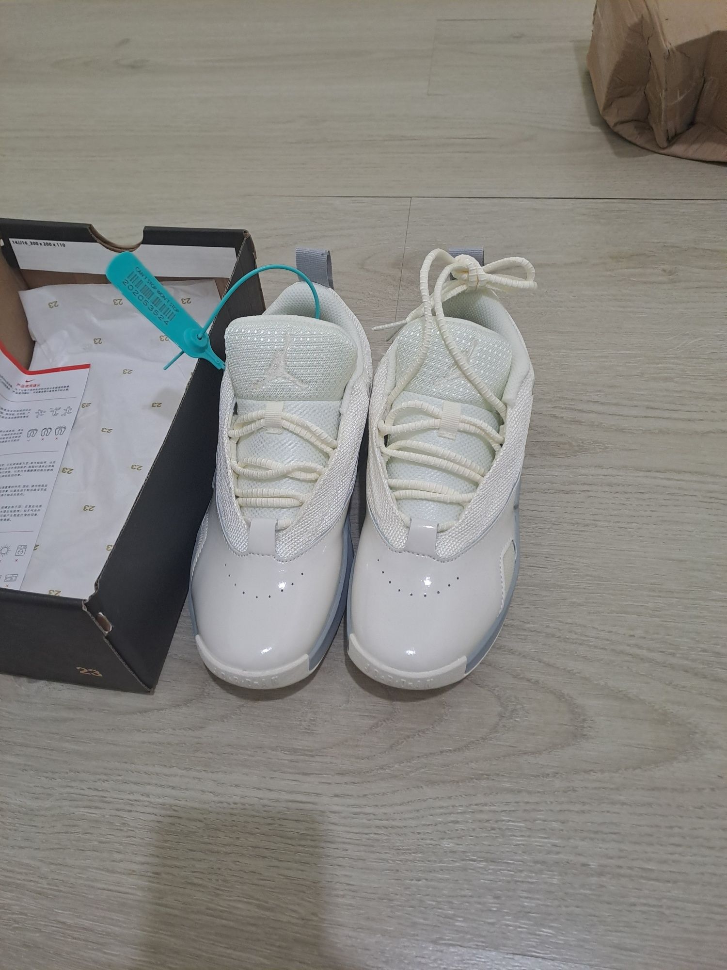 Кроссовки jordan max aura 6