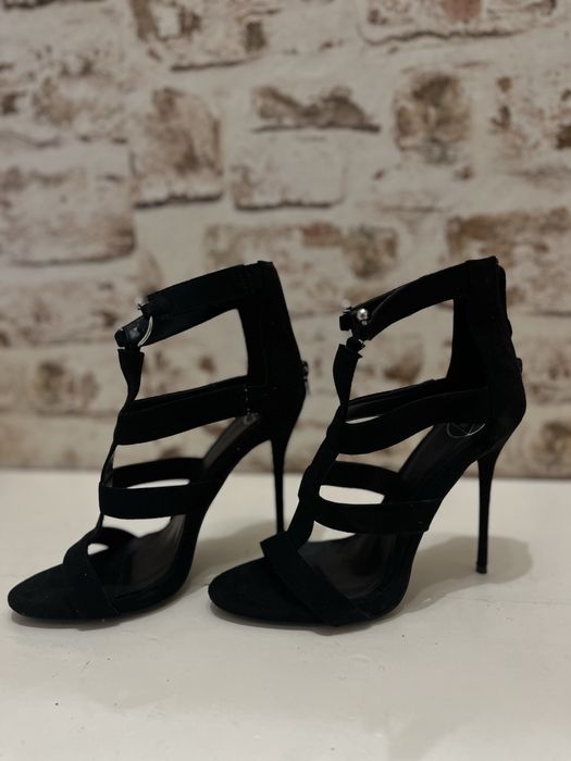 Високи токчета - чисто нови!