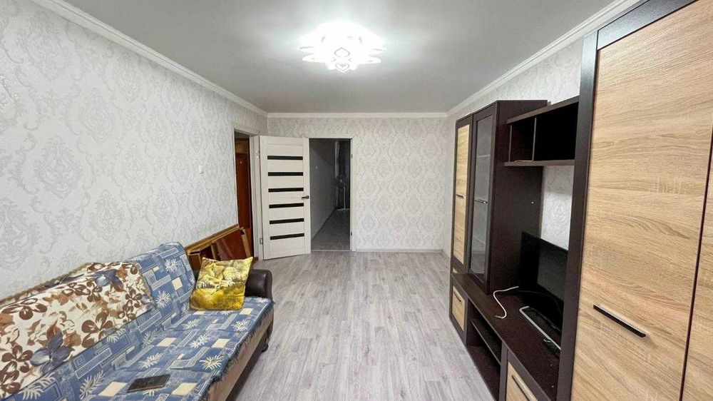 Продам двухкомнатную в центре Константин Империя