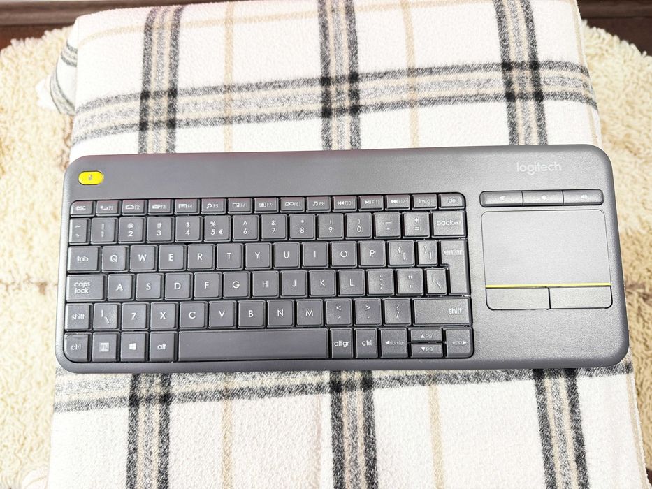 Tastatura Logitech K400 Plus (wireless + touchpad)