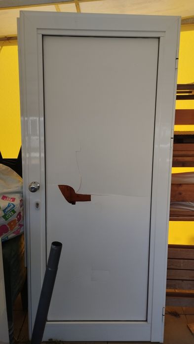 Алуминиева врата с каса и патрон