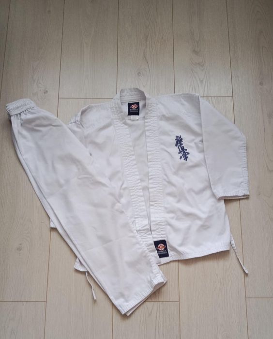 Продам кимоно на 130 см . Бензострой