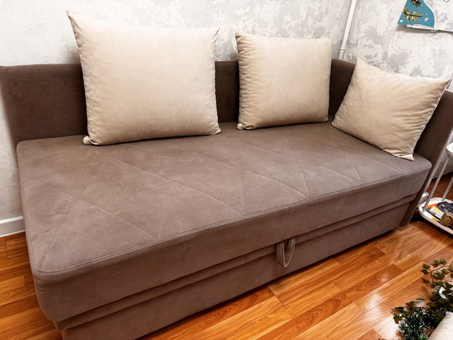 Продам угловую тахту