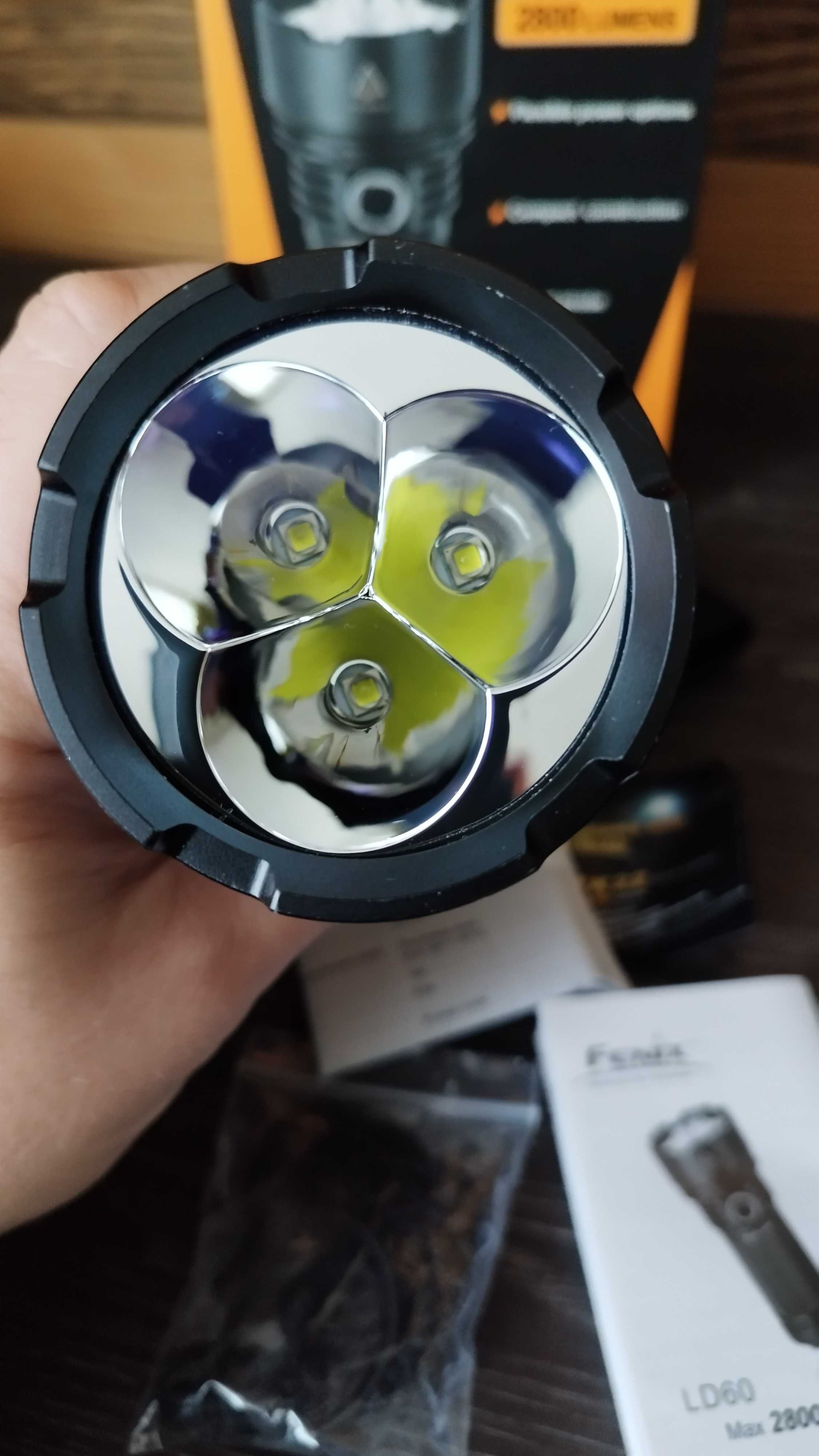 Продавам мощен фенер Fenix LD60