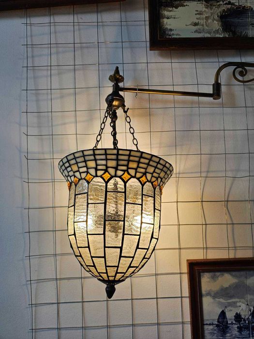 Шкаф в стил Чипъндейл