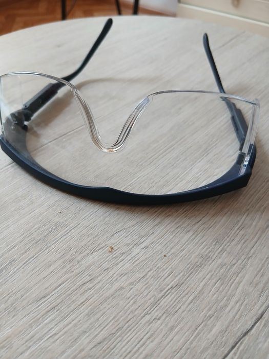 Защитные очки продам