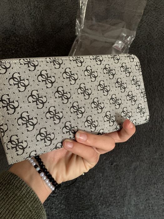 Portofel GUESS? for Women - OFERTA DOAR 49 RON