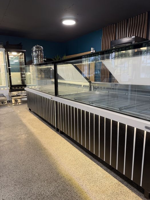 Хладилна витрина за месо и колбаси