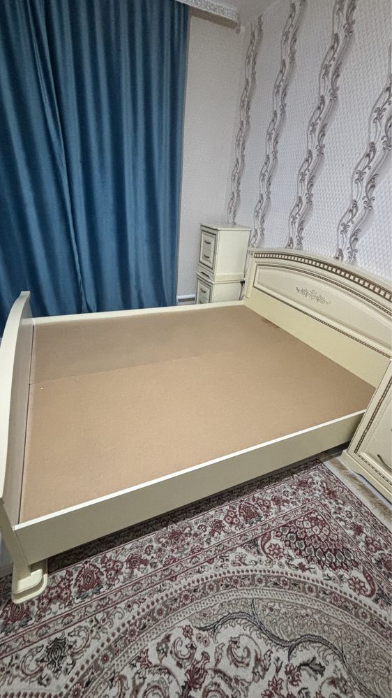 Продам тахту в хорошем состоянии