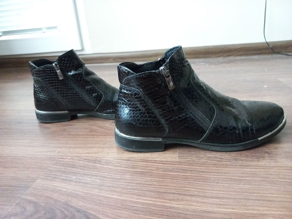 Продавам дамски боти