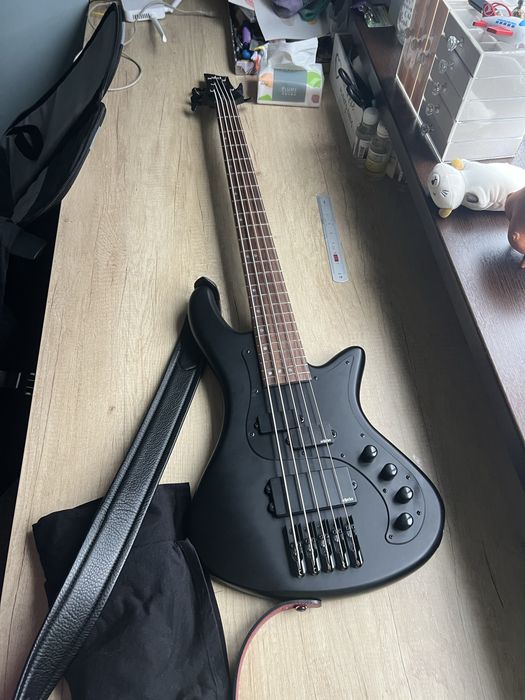 Бас гитара shecter stealth 5 струн