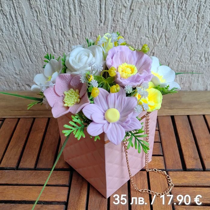 Букети от ароматни сапунени цветя с доставка