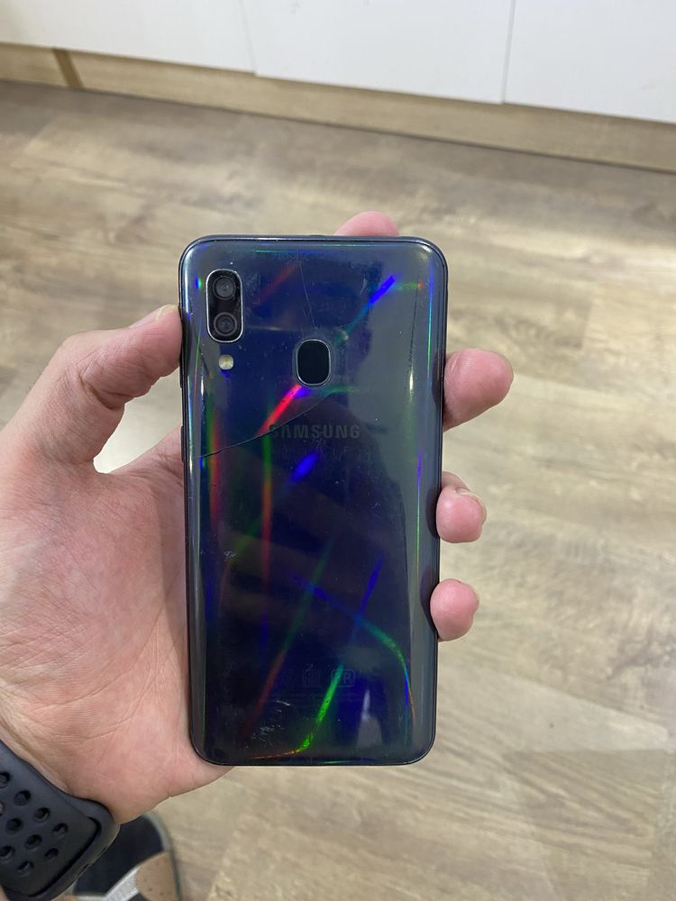 Samsung a40/64 gb в отличном состоянии