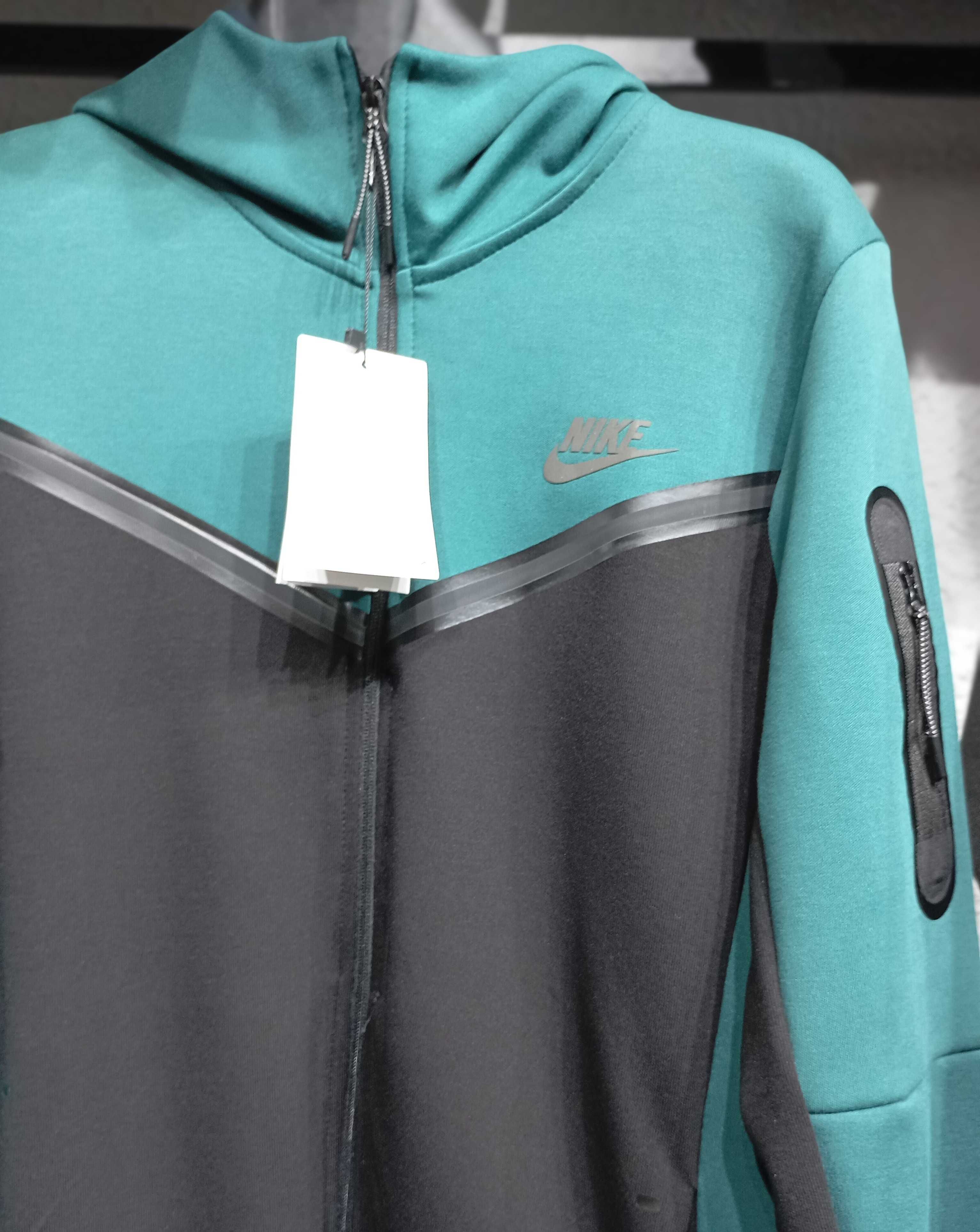 NIKE Tech Full-Zip Windrunner Hoodie & Fleece Jogger