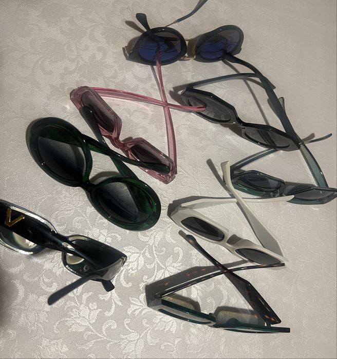 Лот слънчеви очила , с нормални следи от употреба, някой от тях са бов