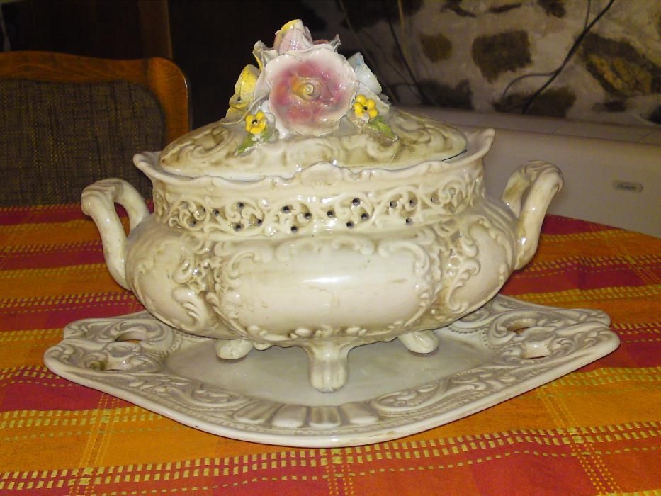 Продавам Италиански порцеланов супник Capodimonte