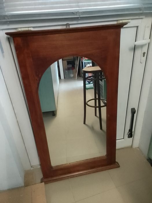 Vând oglinda vintage