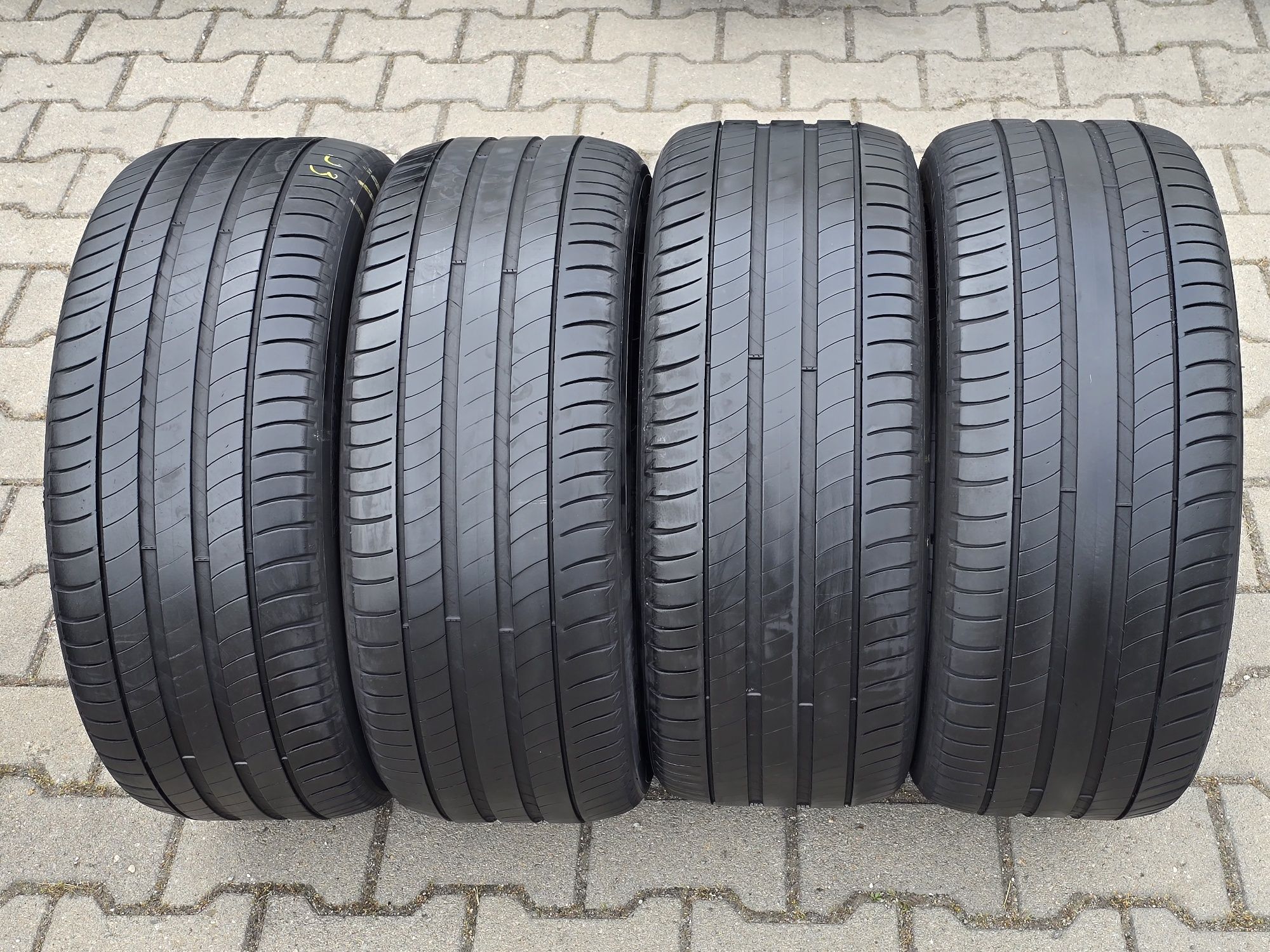 235 45 17 Michelin