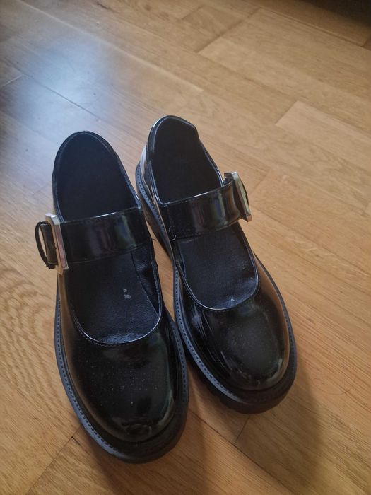 Много удобни и стилни. Запазени са!