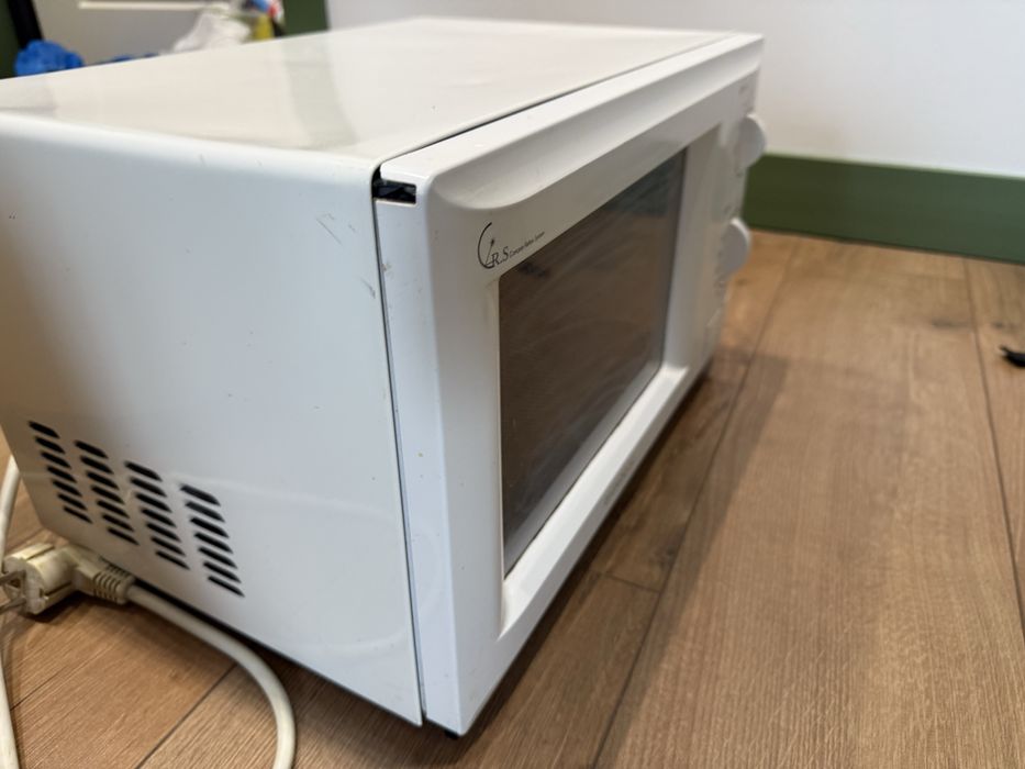 Продам микроволновку все работает