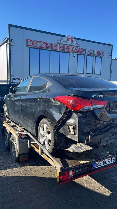 Dezmembram Hyundai Elantra 1.6 benzina din 2013