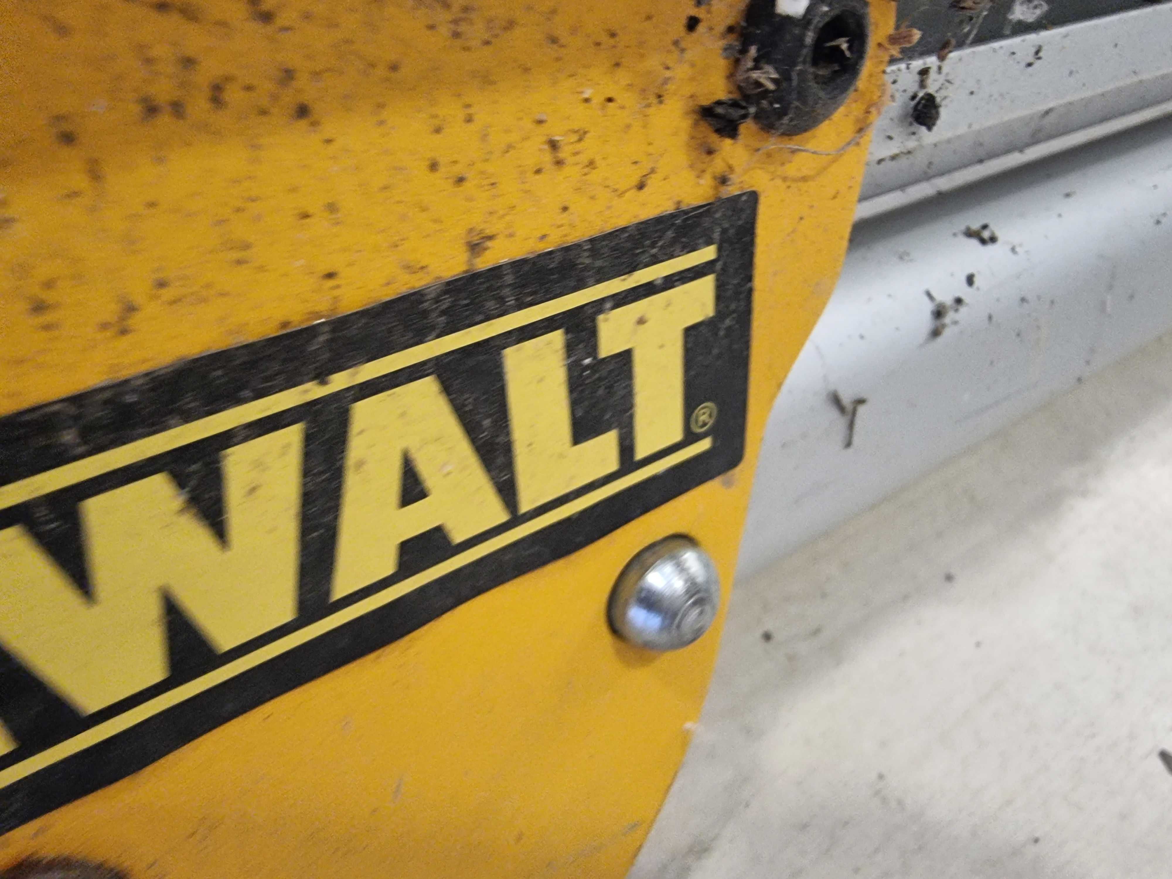 Стойката за циркулярен трион DEWALT DE7023