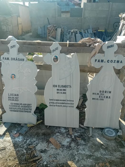 Vând cruci de marmură preț de producător cu scrisul inclus în preț