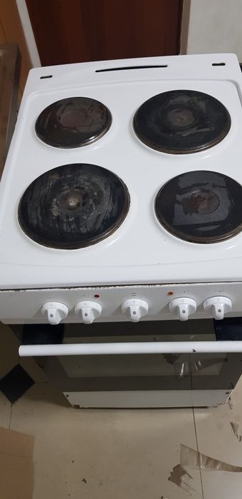 Продам электро плита четыре .