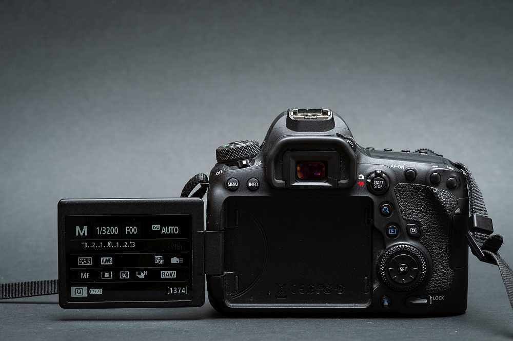 Vând aparat foto Canon 6D Mark II, cu senzor fullframe, 6D m2, body