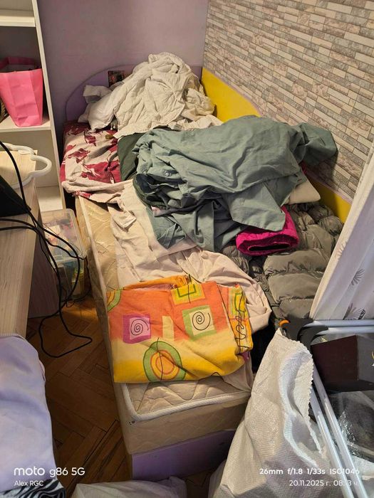 2 бр единични легла с ракла. Повдигащи механизми.