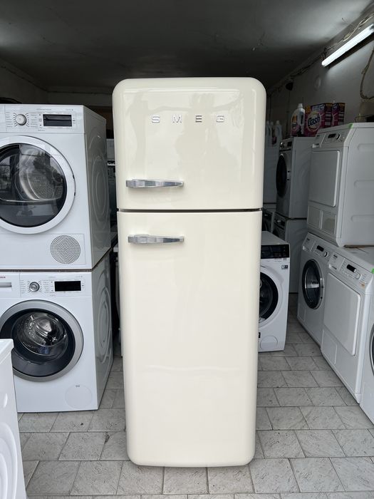 Хладилник Smeg цвят крем