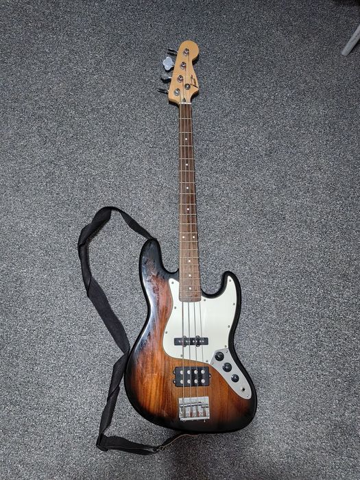 Бас гитара в очень хорошем состоянии